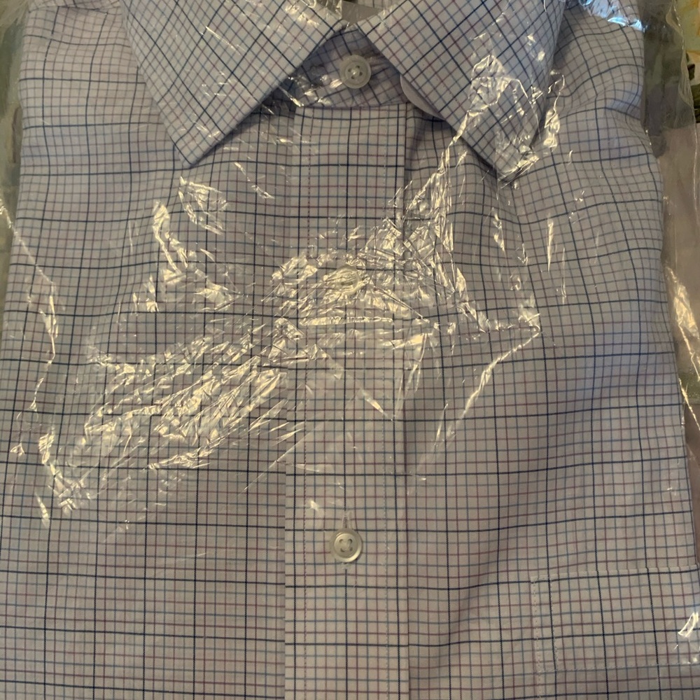 Men’s tailored fit dress shirt